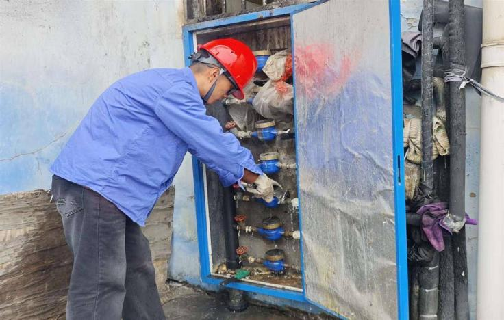 6名供水網(wǎng)格員覆蓋97個小區(qū)業(yè)主群 半小時內(nèi)解決市民用水故障